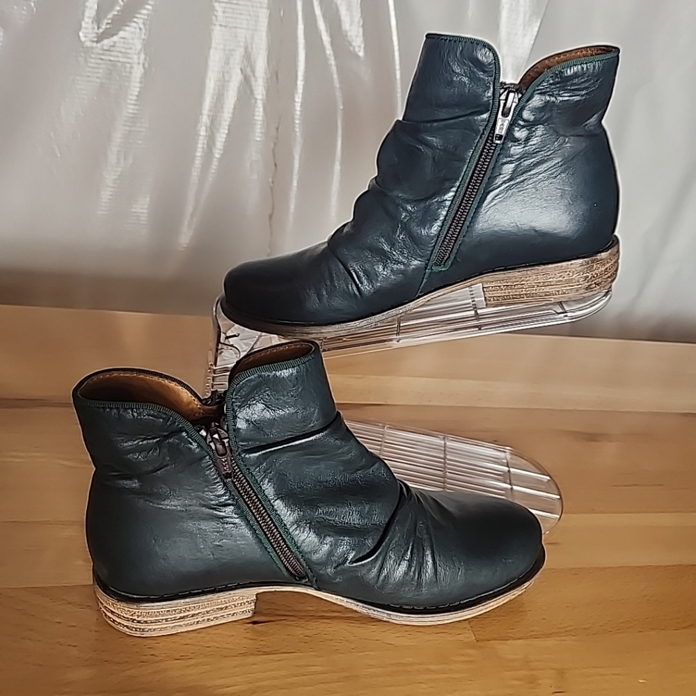 Miz Mooz Layla Ankle Bootie Size 38/7.5 Leather Zip Hunter Green Boho Ruched - Picture 2 of 10